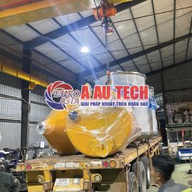 Á Âu giao hàng bồn khuấy và silo chứa nguyên liệu cho khách